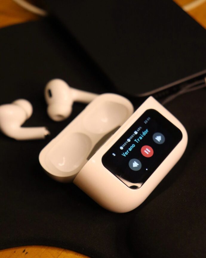 AirPods Pro 2 Ultra avec ÉCRAN TACTILE et technologie ANC+ENC